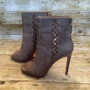 NEW BCBGeneration Delaney Dream Microsuede Heels – Taupe | Size 8.5